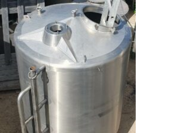 Продается Емкость нержавеющая, объем — 2 куб.м.